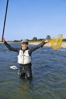 出た！！束釣り１３２匹　島田さん２０メートル四方で“百人組手”　富山市の神通川