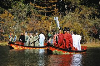 山の恵みに感謝する例祭　松本市・上高地の明神池で「御船神事」