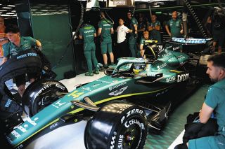 F1日本GP開幕、鈴鹿サーキットもてんてこ舞い… 角田裕毅の電撃移籍