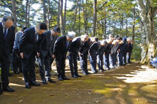 「日本一短い祭り」10秒一礼　岡谷、塩尻市境で塩嶺御野立記念祭