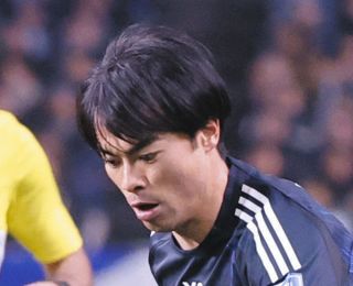 本田圭佑「日本を合わせて9カ国目」 リトアニア・スドゥバ移籍で契約書