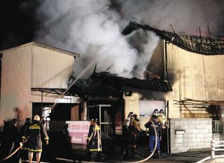 å²é˜œçœŒå¤§åž£å¸‚ã§æ°‘å®¶ç«ç½ã€2éšŽå»ºã¦ä½å®…ãŒç„¼ã‘ã‚‹ã€€ã€Œé»’ç…™ãŒè¦‹ãˆã‚‹ã€ã¨110ç•ª