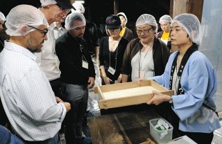 アジア・アジアパラ大会の外国人シェフら、愛知の発酵食学ぶ　常滑市の酒蔵など視察