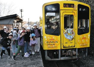 æµœæ¾ãƒ»å°¾å¥ˆå°ï¼—ï¼å‘¨å¹´ã€å¤©æµœç·šã§ãŠç¥ã„ã€€å…ç«¥ãƒ‡ã‚¶ã‚¤ãƒ³ã®è¨˜å¿µåˆ—è»Šé‹è¡Œ