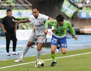 早い者勝ちJFAProライセンス 支給品 非売品ダウンコート 内田篤人着用モデル JFAユニクロサッカーキッズに行ってきました。 茨城県民10年目