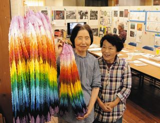 「風化させない」折り鶴1人で6000羽　岐阜県美濃市の「戦争と平和展」に今年も