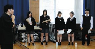 高遠高合唱部員が発音学ぶ　指揮者・黒川さん指導、伊那市の伊沢修二記念音楽フェスで披露
