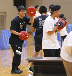 ボクシング】中谷潤人が公開練習、「足って感覚がすごく繊細なんで