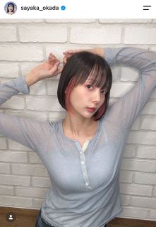 【実際の投稿】「ナイススタイル」岡田紗佳、タイトな“シースルー腕上げ”