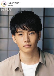 写真】井川遥、眩しい笑顔と青空とハイボール缶：中日スポーツ・東京中