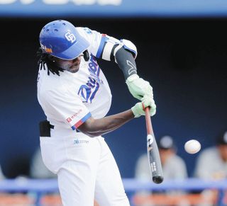 オルランド・カリステ：中日スポーツ・東京中日スポーツ