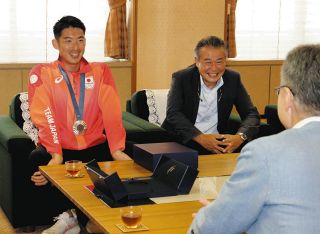 「スポーツで福井を盛り上げたい」フェンシング男子エペ団体銀・見延和靖選手が知事訪問