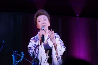 70万3000円で落札！亀田大毅さんの直筆サイン入りのグローブ