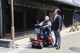 シニアカーで関宿巡りを　亀山市観光協が実証実験、6月末まで無料貸し出し