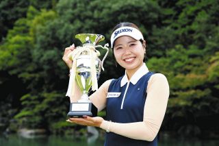 女子ゴルフ・柏原明日架、6年ぶりツアー通算3勝目 家族の前で復活Vに