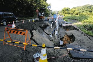 岐阜県美濃加茂市で埋設パイプラインが破損、道路陥没　復旧の見通し立たず