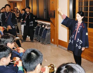 従軍写真家・故柳田芙美緒さん 護国記念館で最後の個展：中日新聞