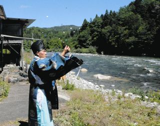 アユ釣り解禁前に豊漁祈願　中津川の付知川