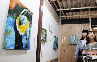 下呂がアートに染まる　市内4会場で14の国・地域の作家ら59組が現代アート披露