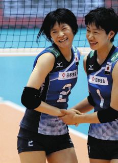 ◇平野美宇、石川佳純との最強ツーショット【写真】：中日スポーツ