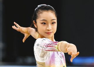 女子個人総合、岡村真の床運動