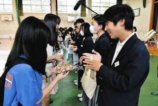 久居中、朝陽中と台湾・文山高中が姉妹校提携　締結式で来日の生徒18人を歓迎