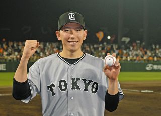 巨人・試合前練習で「FOR3VER」のTシャツ着用 「長嶋茂雄終身名誉監督 巨人・試合前練習で「FOR3VER」のTシャツ着用 「長嶋茂雄終身名誉監督