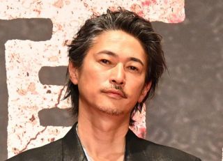 「小五郎が小五郎すぎて」本家よりも仲が良い？窪塚洋介・国民的アニメの”家族仮装”公開「全員頭身が漫画並み」「その舌だすやつ2次元だけかと」