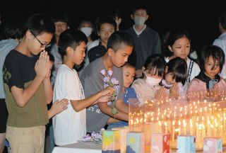 鎮魂のろうそく63本　「御嶽山とともに生きる地域の住民として」噴火慰霊式
