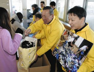 寄贈靴200足 小学校で回収　小矢部中ＲＣ フィリピンへ