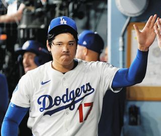 鈴木誠也 吉田正尚 侍ジャパンWBC ガチャ 応援パネル 2枚セット 侍J、ベンチに鈴木誠也のユニホーム 怪我で無念の辞退も…一丸で