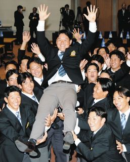 楽天1位・渡部海、「中西さんと対戦なら、本当にめちゃくちゃ打ちたい」青学大でバッテリー組んだ中日投手との対決心待ちに