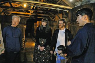 夜の味噌蔵で特別な経験　西尾・はと屋が訪日客向けナイトツアー
