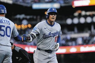 【即完売品】大谷翔平 ボブルヘッド 20本塁打 100奪三振 記念 大谷翔平 レア完売品Wボブルヘッド史上初の3年連続20本塁打100奪