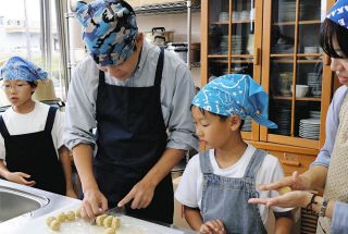 栗拾いに栗きんとんづくり　中津川市で「くりラボ2026」スタッフに恵那農業高生