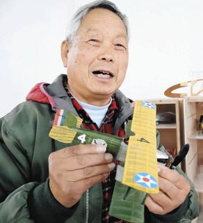 ゴム動力の航空機小型模型ずらり　一宮・竹内さんが製作、100点展示