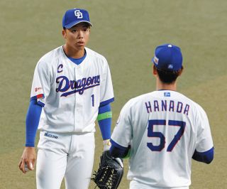 中日】「THANK YOU」「SHO NAKATA」中田翔引退Tシャツを着用し本人を