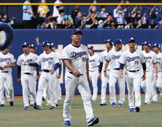 中日・岡田俊哉、新グラブには3桁背番号入れず「すぐ21番を付ける