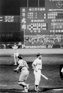 【実録　竜戦士たちの10・8】（2）「負けなかったんだからいいじゃないか」痛恨ドロー後に首位転落…チャンス逃した主砲のバットにも異変が