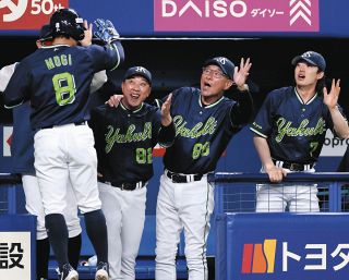 村上宗隆が先制の23号ソロ 5試合ぶりの快音は球団通算8500本塁打の節目