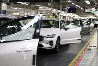 ボルボ、２５００人削減へ　中国不振、経営合理化