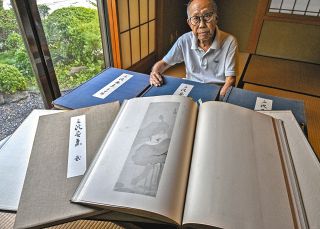 原三渓の画集全6冊を県歴史資料館に寄贈　妹の孫にあたる各務原の尾関さん