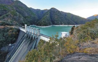 ふしぎ駄菓子屋銭天堂」の世界へ 児童に人気、藤枝で展覧会：中日新聞