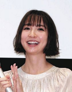 元AKBの篠田麻里子がお宮参りを報告「一時は中止していたんですが…」