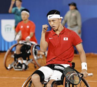 小田凱人・三木拓也ペア、固く抱擁　2時間超の激戦制し決勝進出