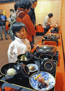 苗木城下の宿屋料理を再現　中津川の史料館