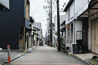 静まり返るシャッター商店街、増え続ける空き家…尾鷲市長・市議選挙を前に課題を追う