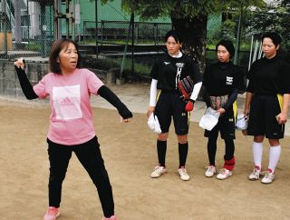 創部72年目で初の全国優勝　多治見西高校ソフトボール部、快挙を支えた脱「スポ根」