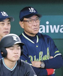 日本ハム・郡司裕也、今季初めて捕手務める 8回に先発マスク・伏見の