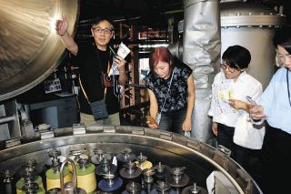 ヒツジもランウェー！？　一宮市の繊維会社「森保染色」で親子向けマルシェイベント